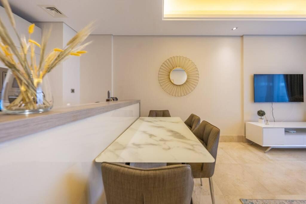 Cozy Beachfront 1 Bedroom - The 8 *