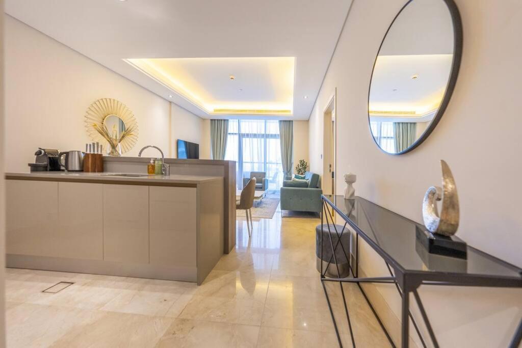 Cozy Beachfront 1 Bedroom - The 8 Apartment *
