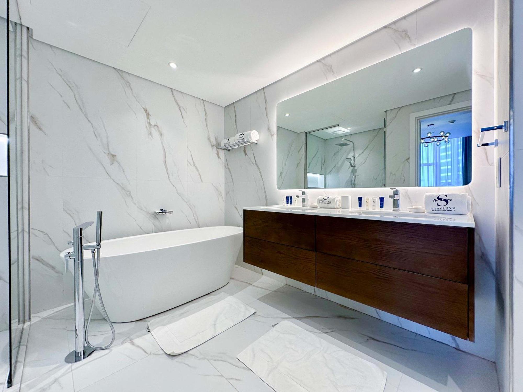 Apartment Renovated Marina View In Oceana Dubai