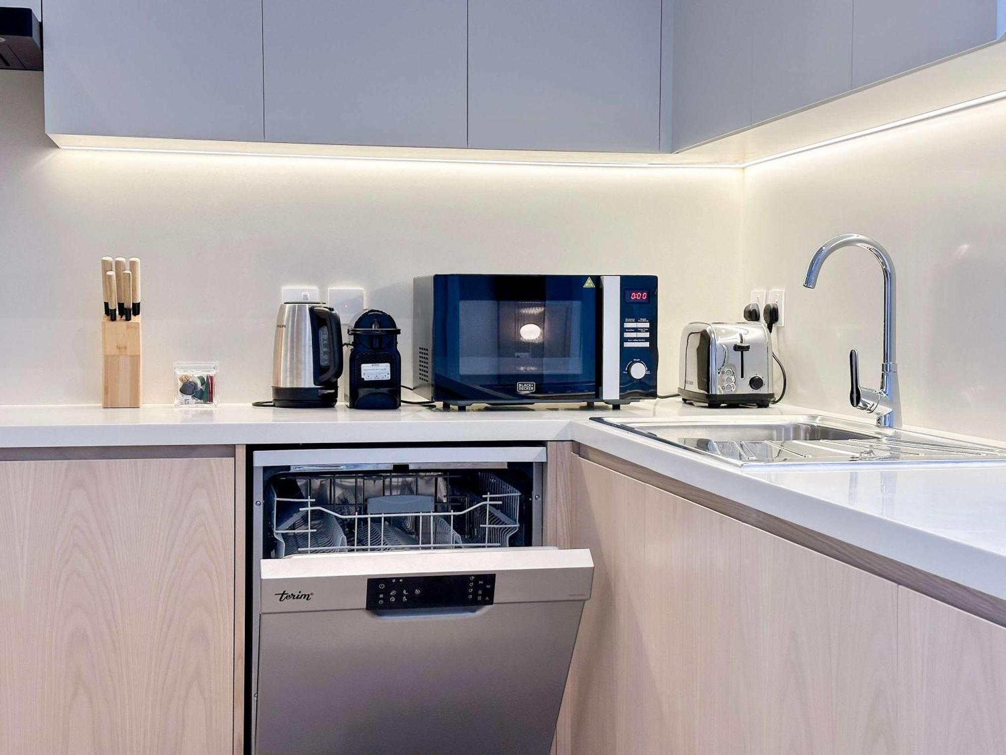 Apartment Renovated Marina View In Oceana *
