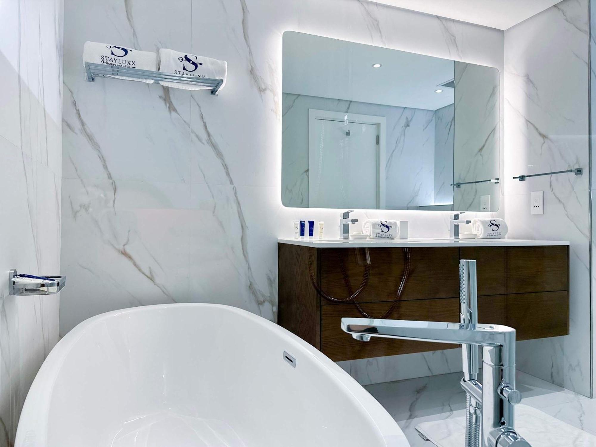 Renovated Marina View In Oceana Apartment *
