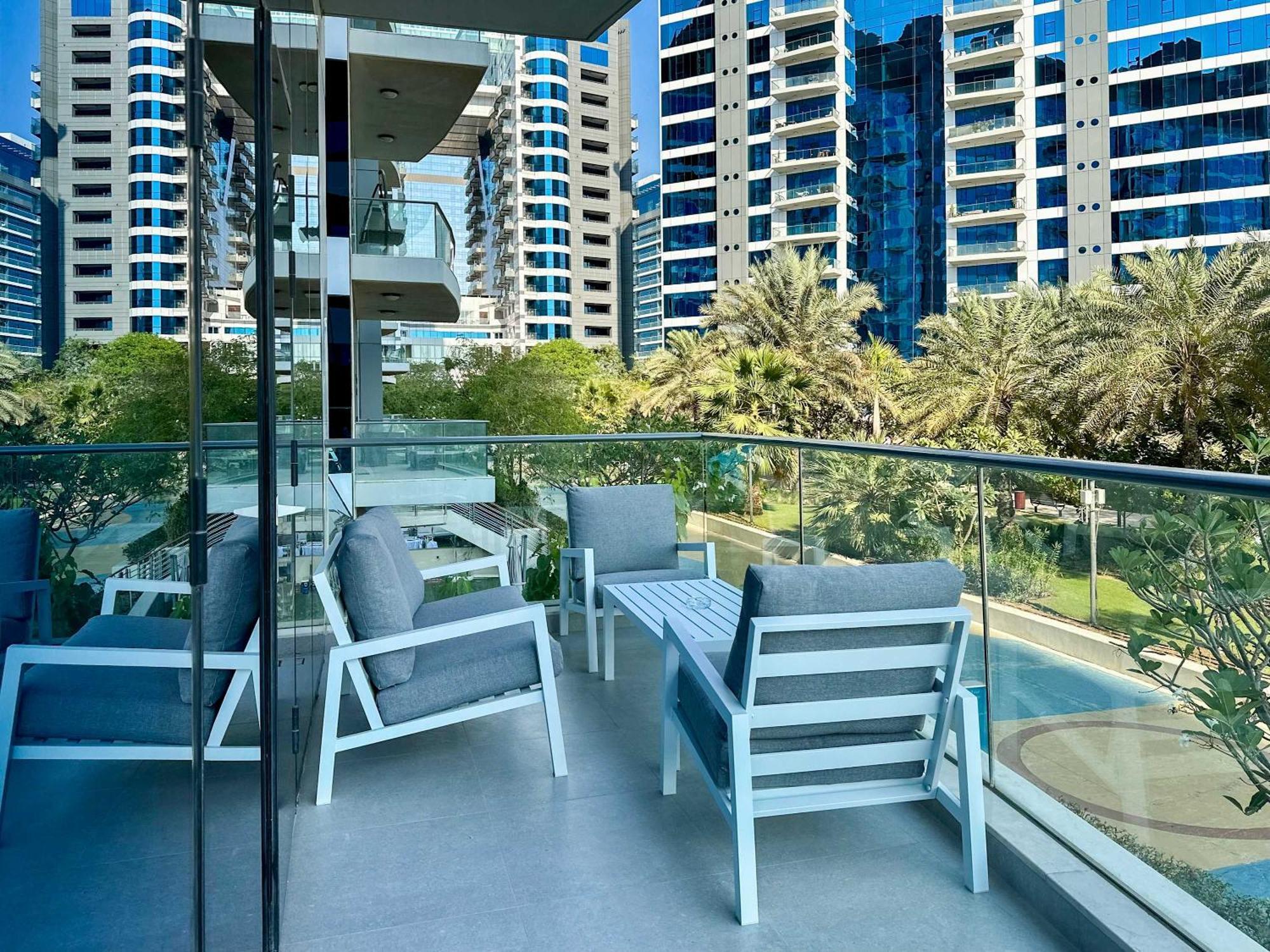 Apartment Renovated Marina View In Oceana *