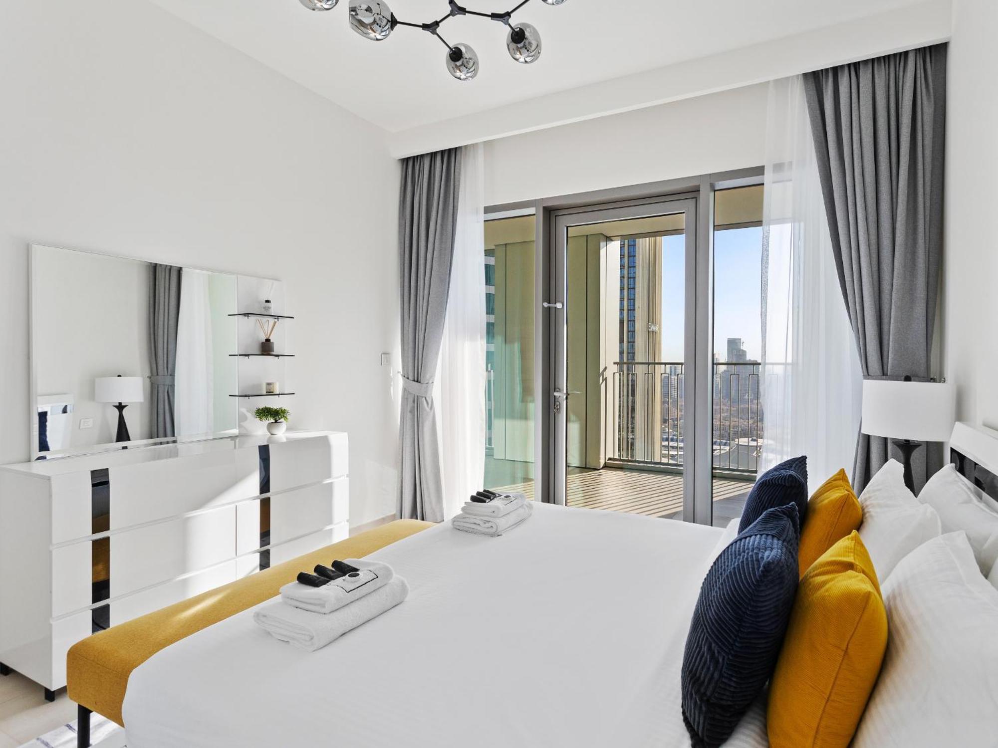 Daire Skyline 3bdr 1guest With Burj Khalifa & Fountain View