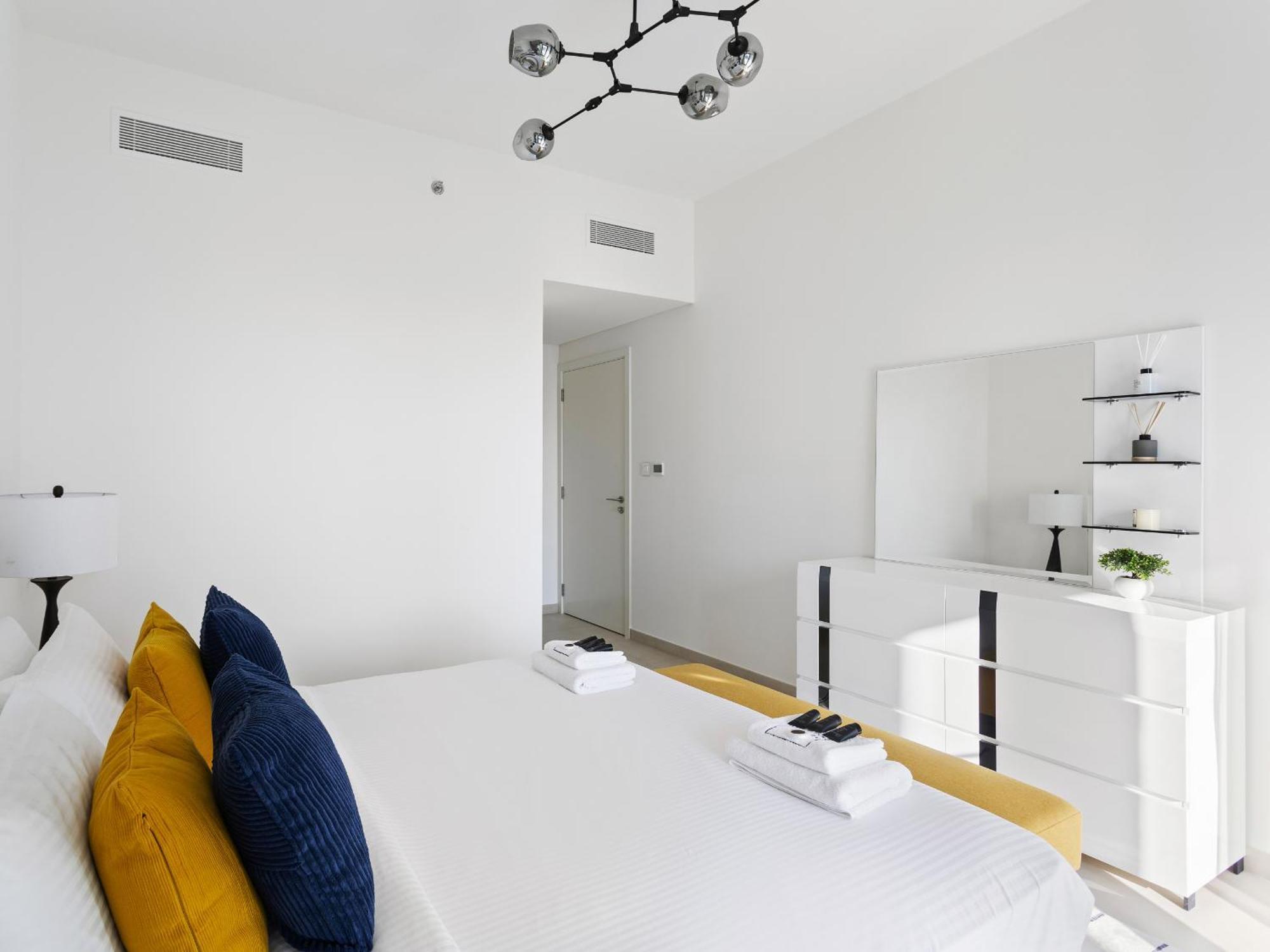 Daire Skyline 3bdr 1guest With Burj Khalifa & Fountain View Dubai