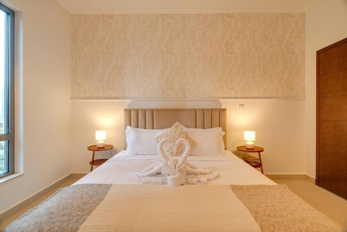 Luxury Living Brand New 1 Bed Downtown Southridge