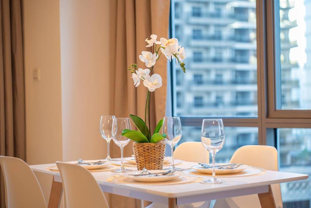 Luxury Living Brand New 1 Bed Downtown Southridge Apartment
