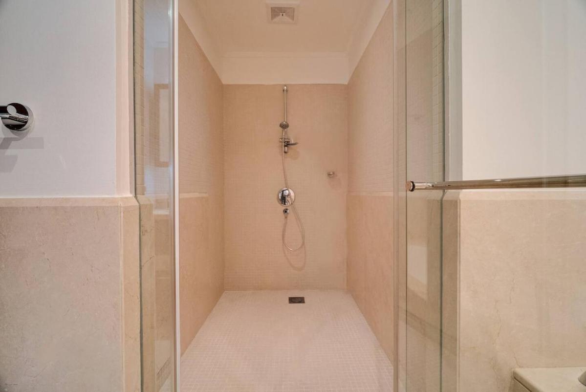 Luxury Living Brand New 1 Bed Downtown Southridge Apartment Dubai
