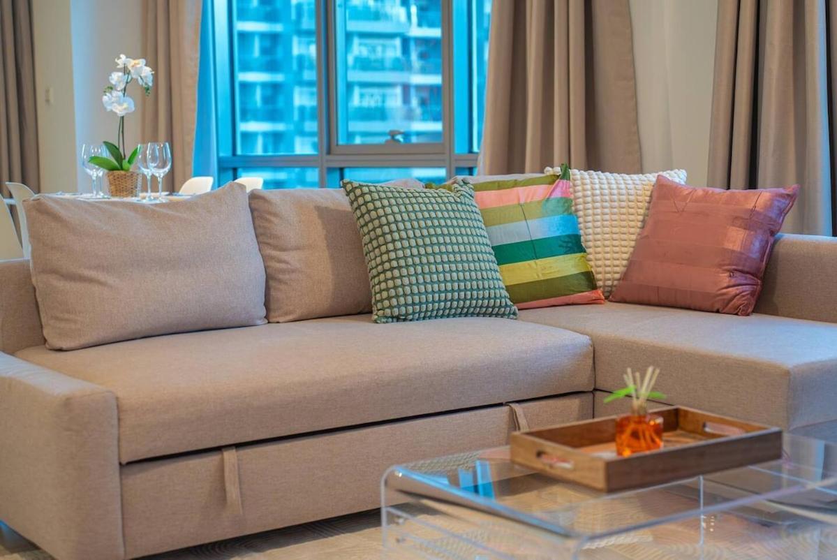 Luxury Living Brand New 1 Bed Downtown Southridge Apartment