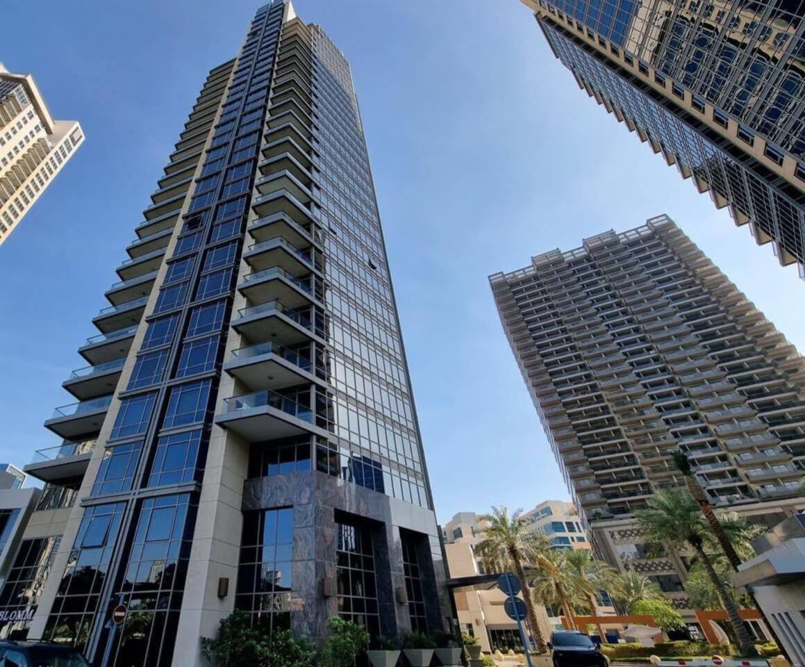 Luxury Living Brand New 1 Bed Downtown Southridge *