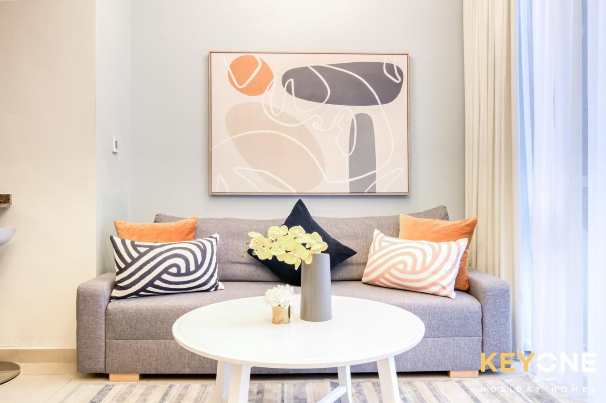 Apartment Contemporary One Bedroom With Chic Design Dubai