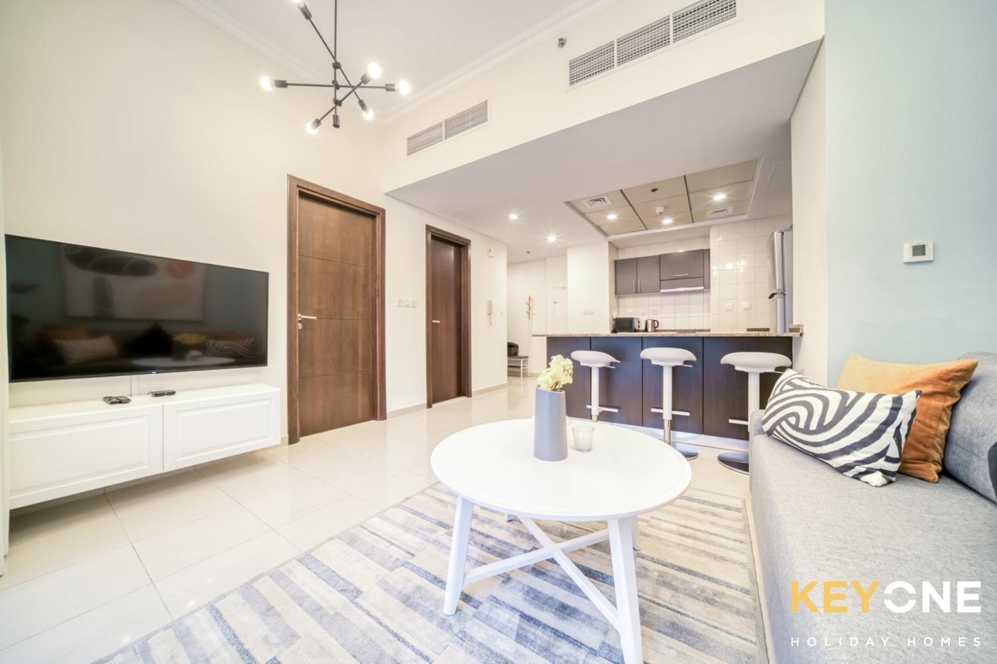 Contemporary One Bedroom With Chic Design Apartment