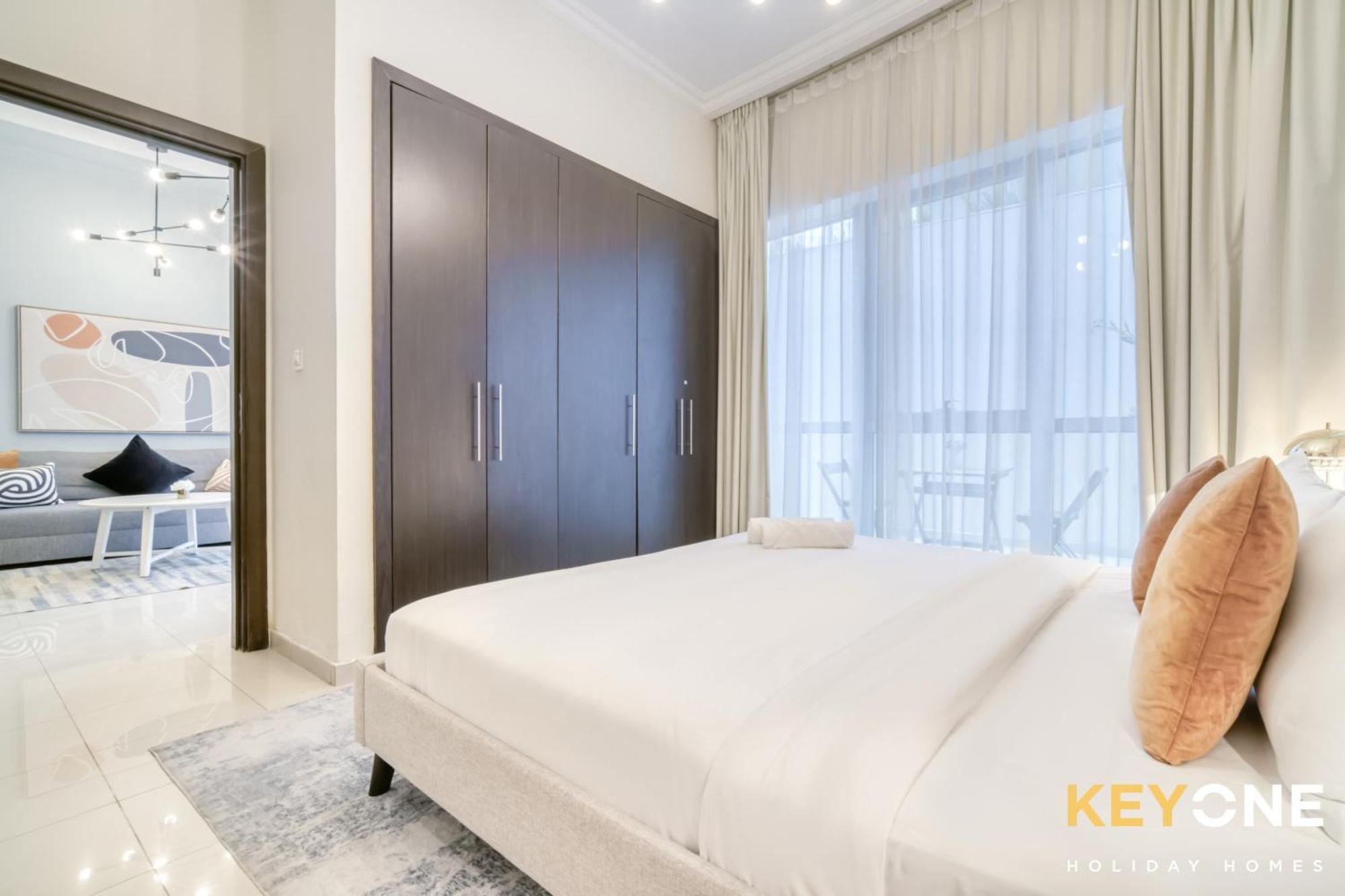 Apartment Contemporary One Bedroom With Chic Design Dubai
