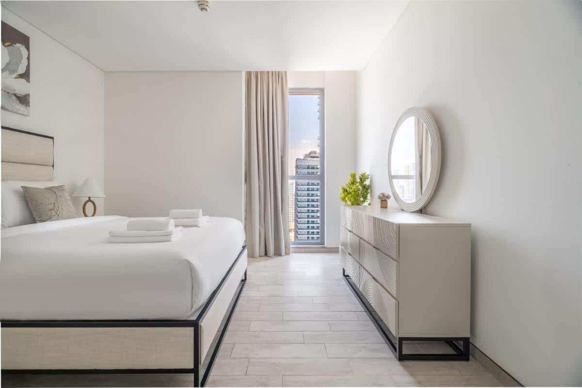 Luxury 4br Mtlvl Flat W Al-jadaf Canal Riverfront * Dubai