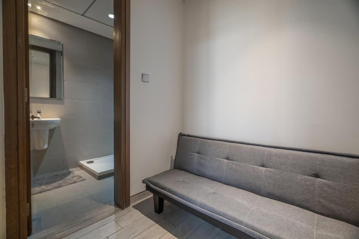 Luxury 4br Mtlvl Flat W Al-jadaf Canal Riverfront *