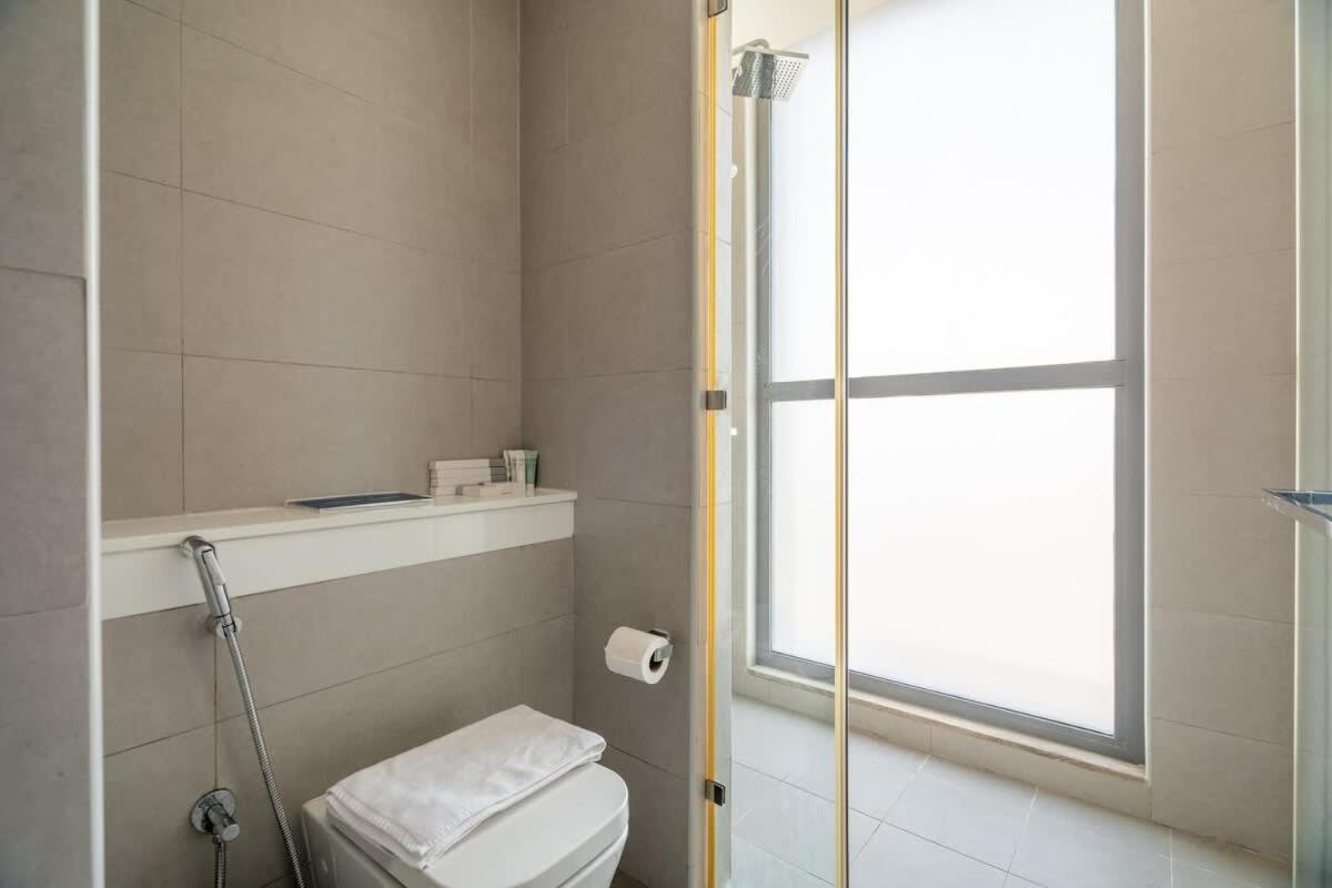 Luxury 4br Mtlvl Flat W Al-jadaf Canal Riverfront * Dubai