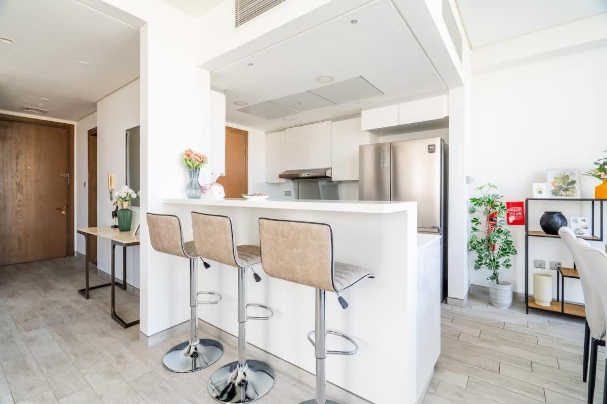 Luxury 4br Mtlvl Flat W Al-jadaf Canal Riverfront Apartment
