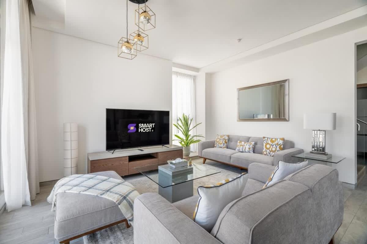 Luxury 4br Mtlvl Flat W Al-jadaf Canal Riverfront Apartment