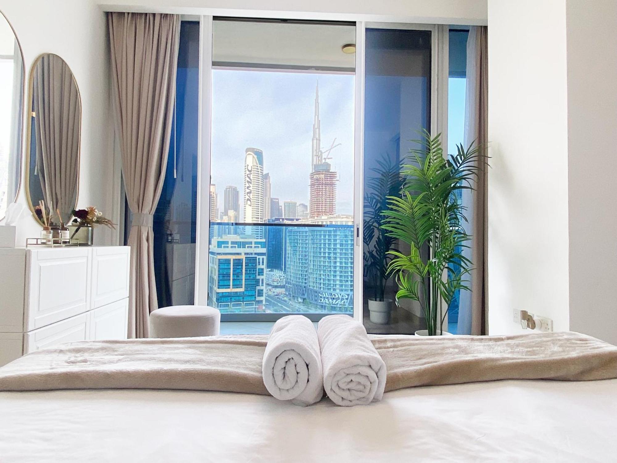Apartment Spacious 2bdr Canal And Partial Burj Khalifa Views, Business Bay Dubai