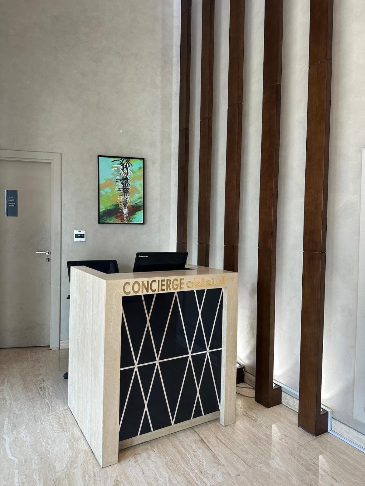 Hawaii In Downtown Apartment