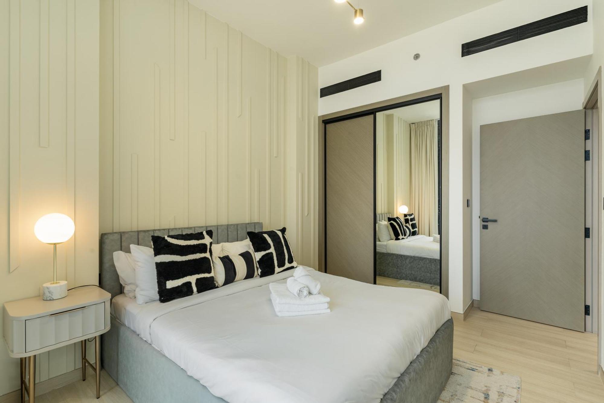 Stylish 3 Bedroom In Jvc Daire