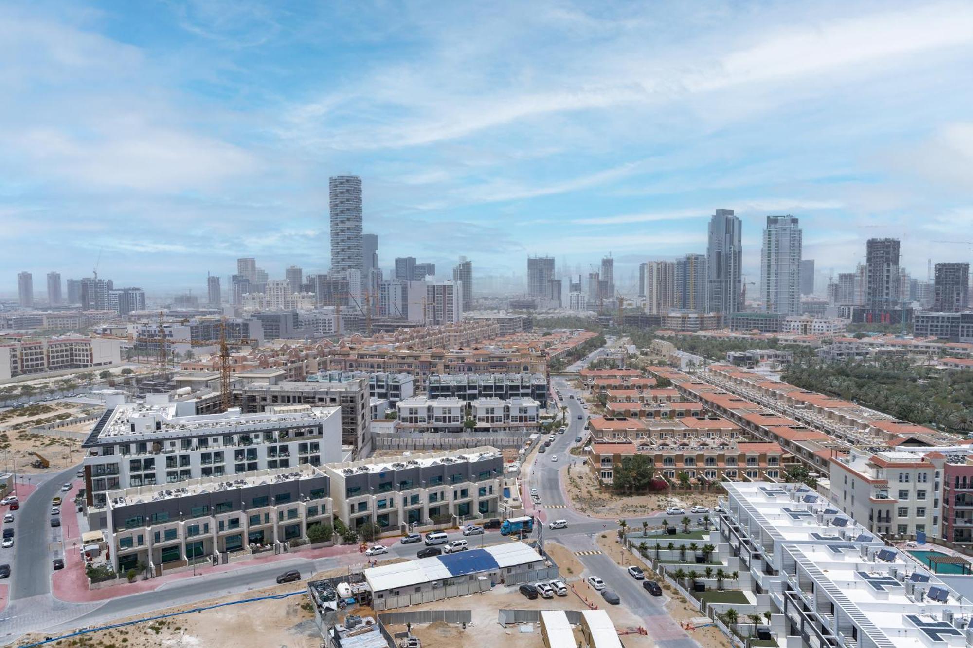 Daire Stylish 3 Bedroom In Jvc Dubai