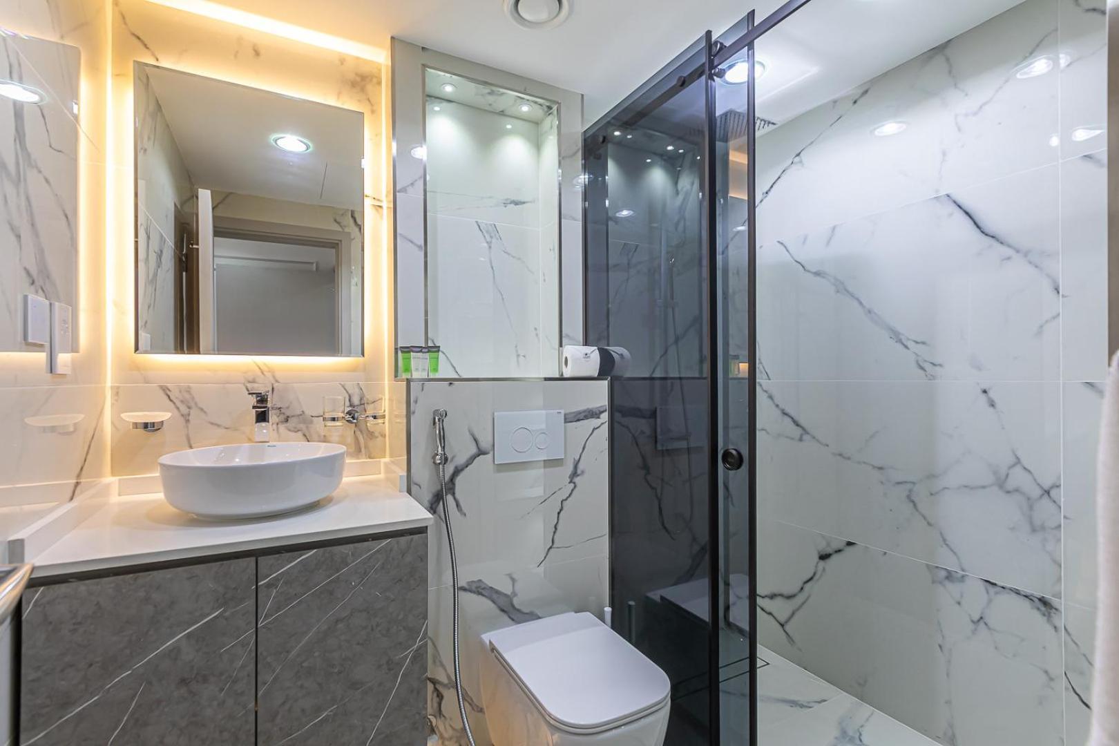 29 Blvd Tower 1, Renovated 2bdr In Downtown *
