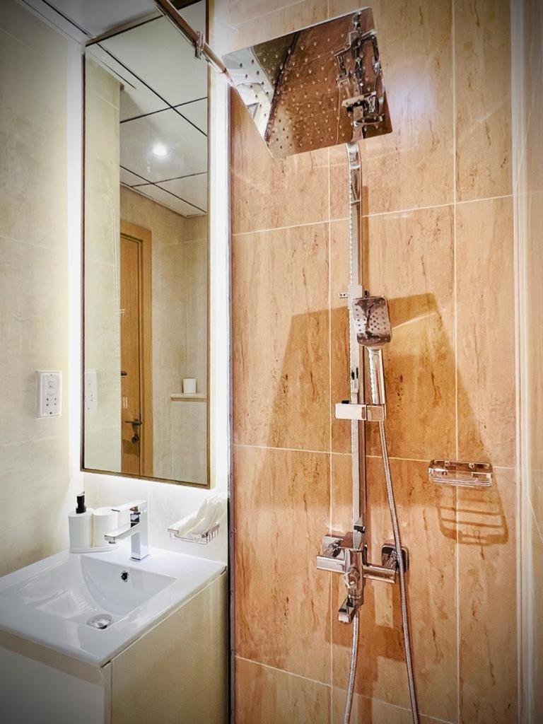 Fully Furnished Sapphire In Jvc, Short Drive To Marina, Jbr, Downtown Apartment Dubai