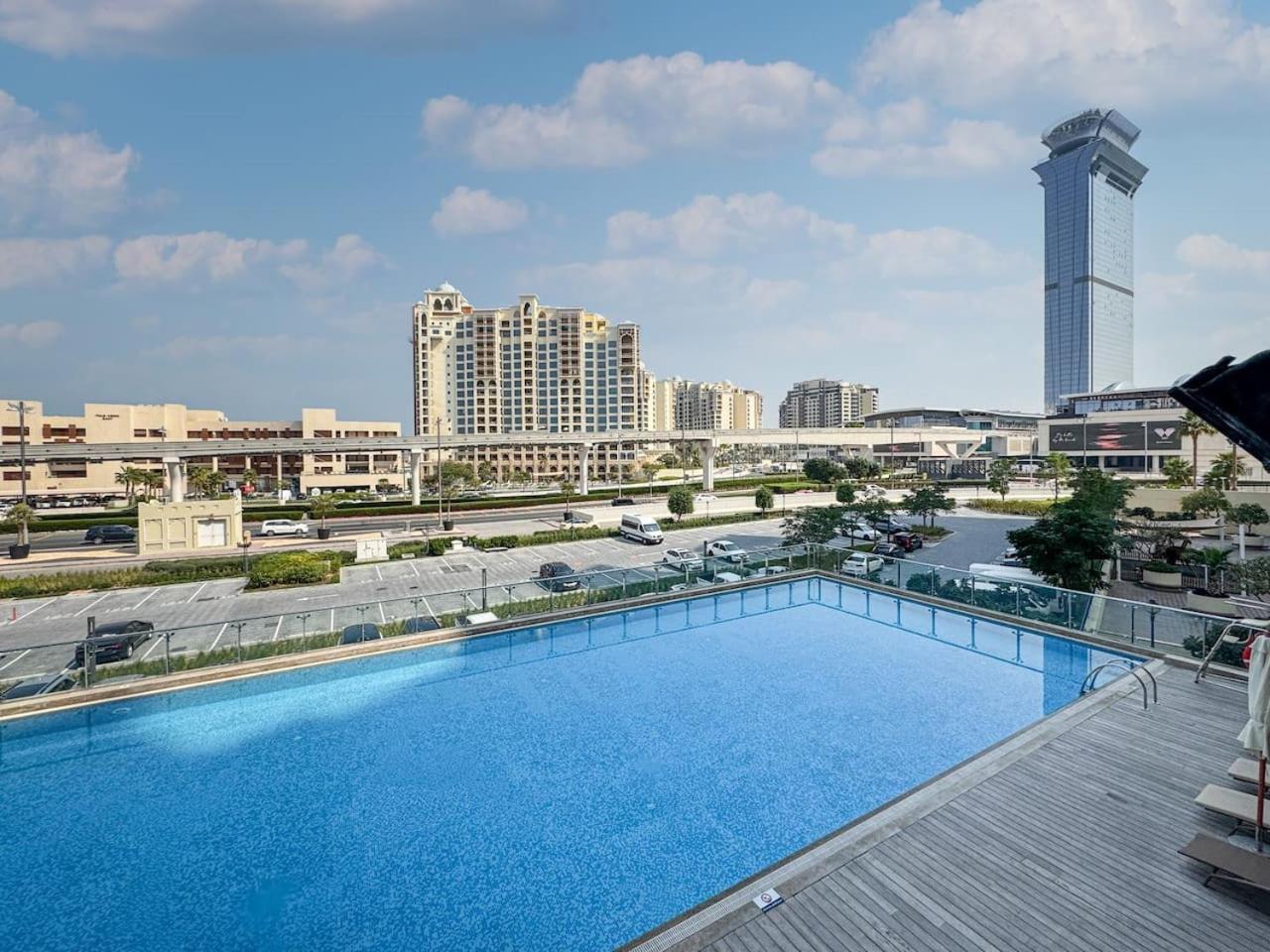 Chic Waterfront In Palm Views West Apartment *