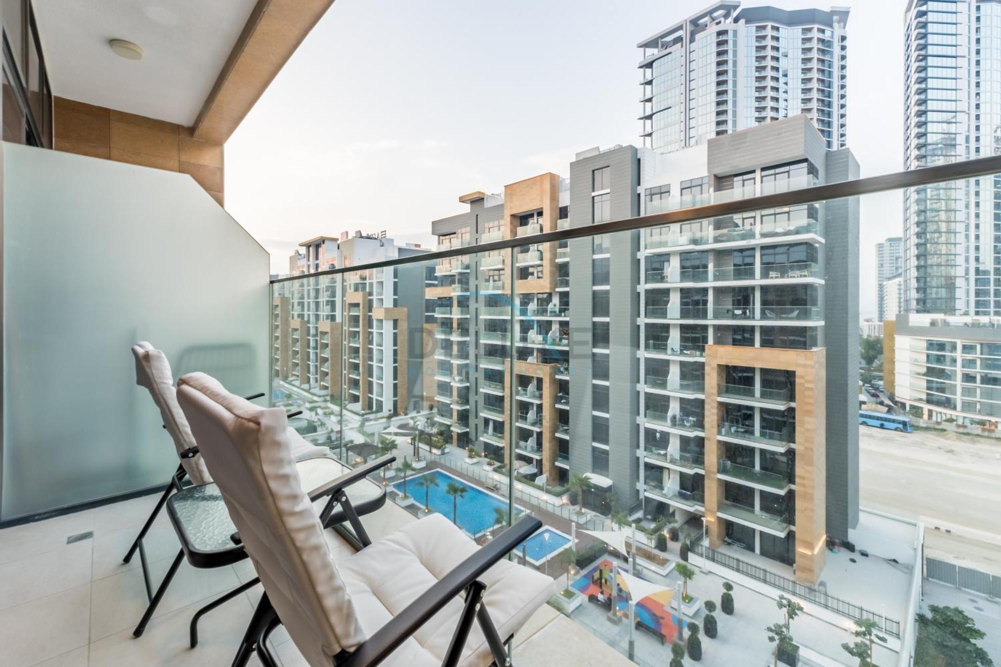 View Minutes Drive To Burj Khalifa, Azizi Riviera 43, Al Merkadh By Deluxe Homes Daire Dubai