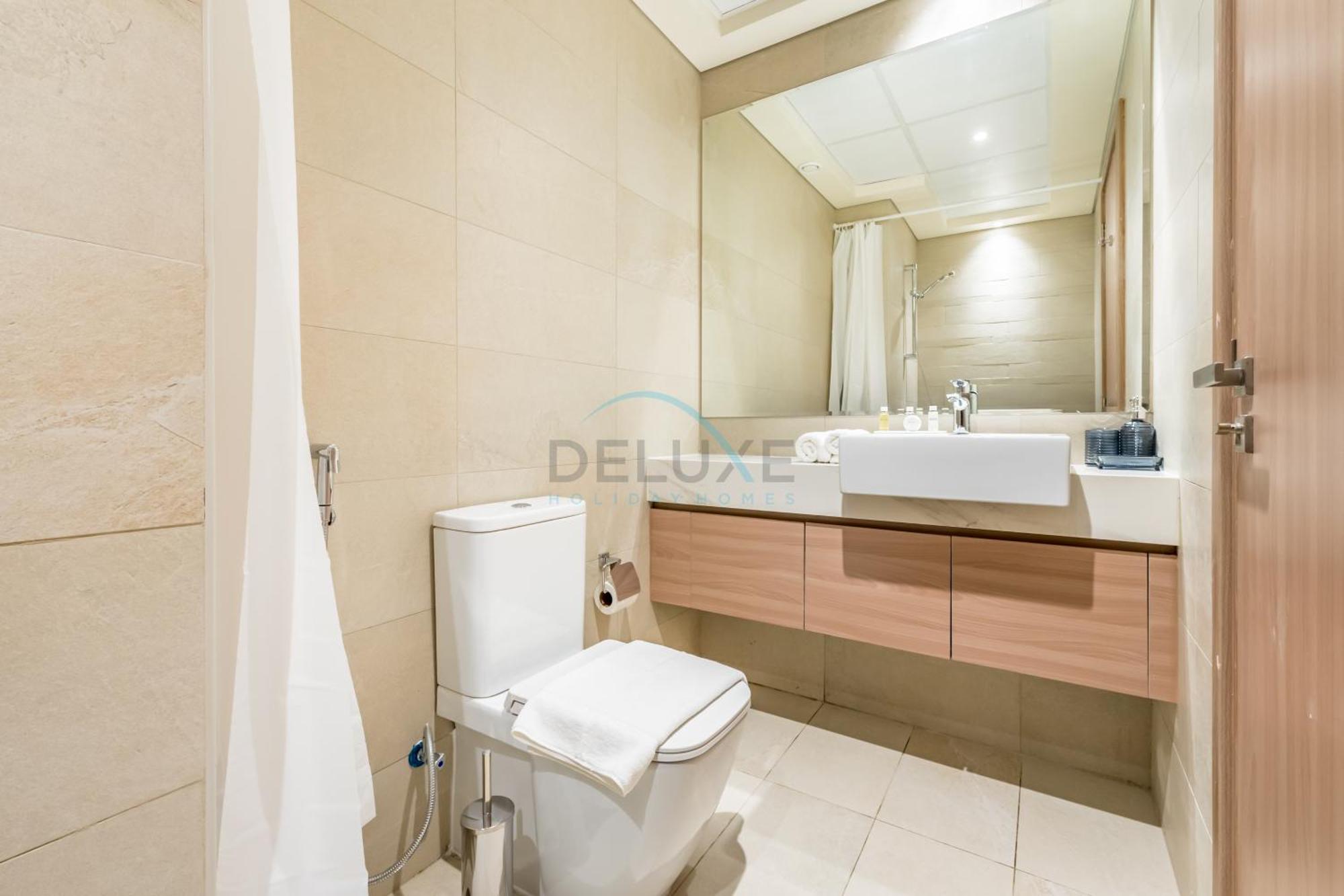 View Minutes Drive To Burj Khalifa, Azizi Riviera 43, Al Merkadh By Deluxe Homes Daire *