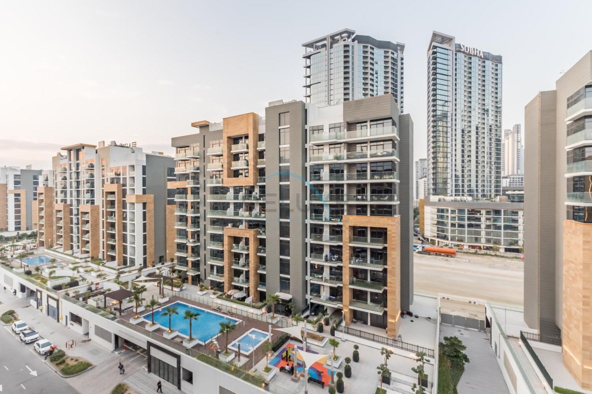 View Minutes Drive To Burj Khalifa, Azizi Riviera 43, Al Merkadh By Deluxe Homes Daire Dubai