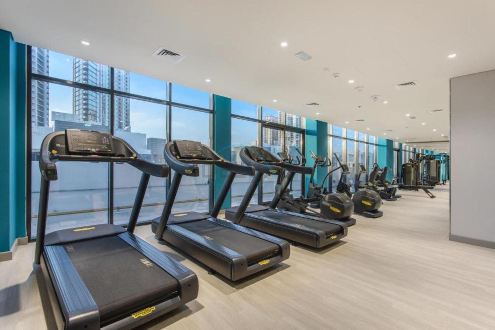 Daire View Minutes Drive To Burj Khalifa, Azizi Riviera 43, Al Merkadh By Deluxe Homes *