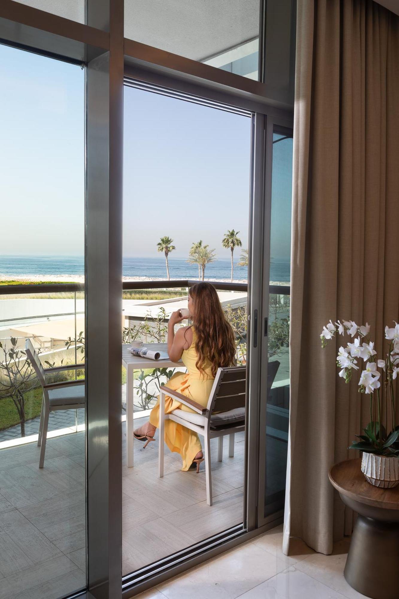Bespoke Homes - Palm Jumeirah- 2 Bedroom Sea View With Pool & Access, The 8 * Dubai