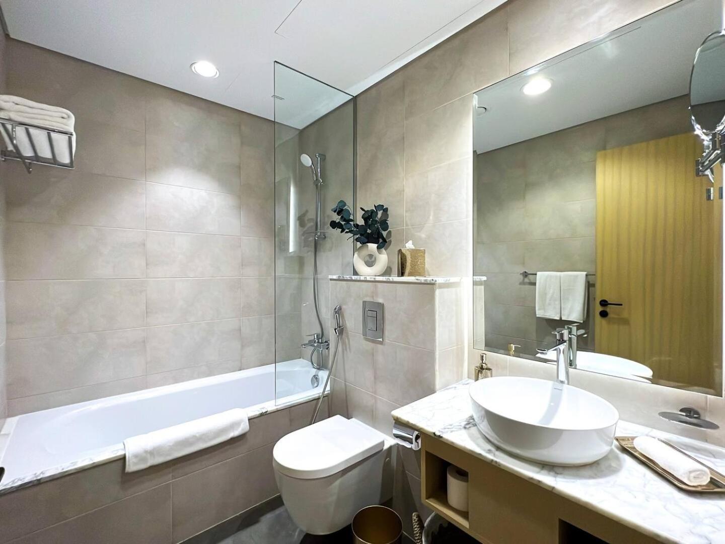Keyrock Living - Burj Khalifa View Retreat With Pool Apartamento *