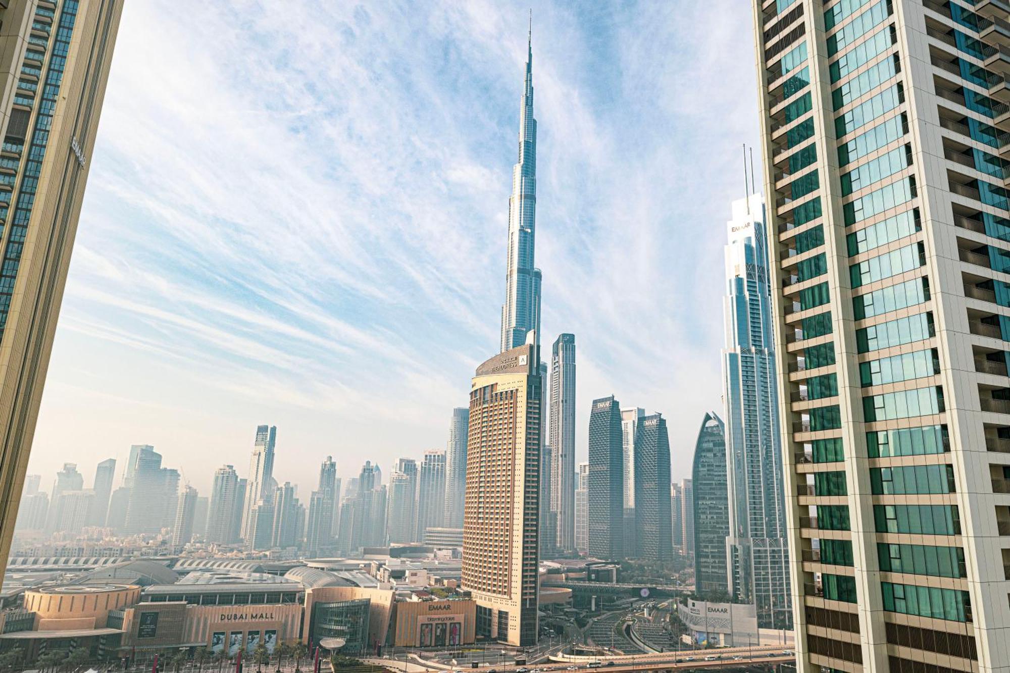 Daire Fresh New 2 Bedroom! Amazing Burj Khalifa View! 5-star Pool & Gym Access! Dubai