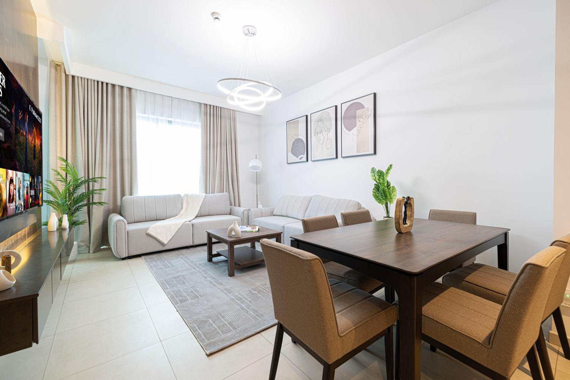 Fresh New 2 Bedroom! Amazing Burj Khalifa View! 5-star Pool & Gym Access! Apartamento Dubai