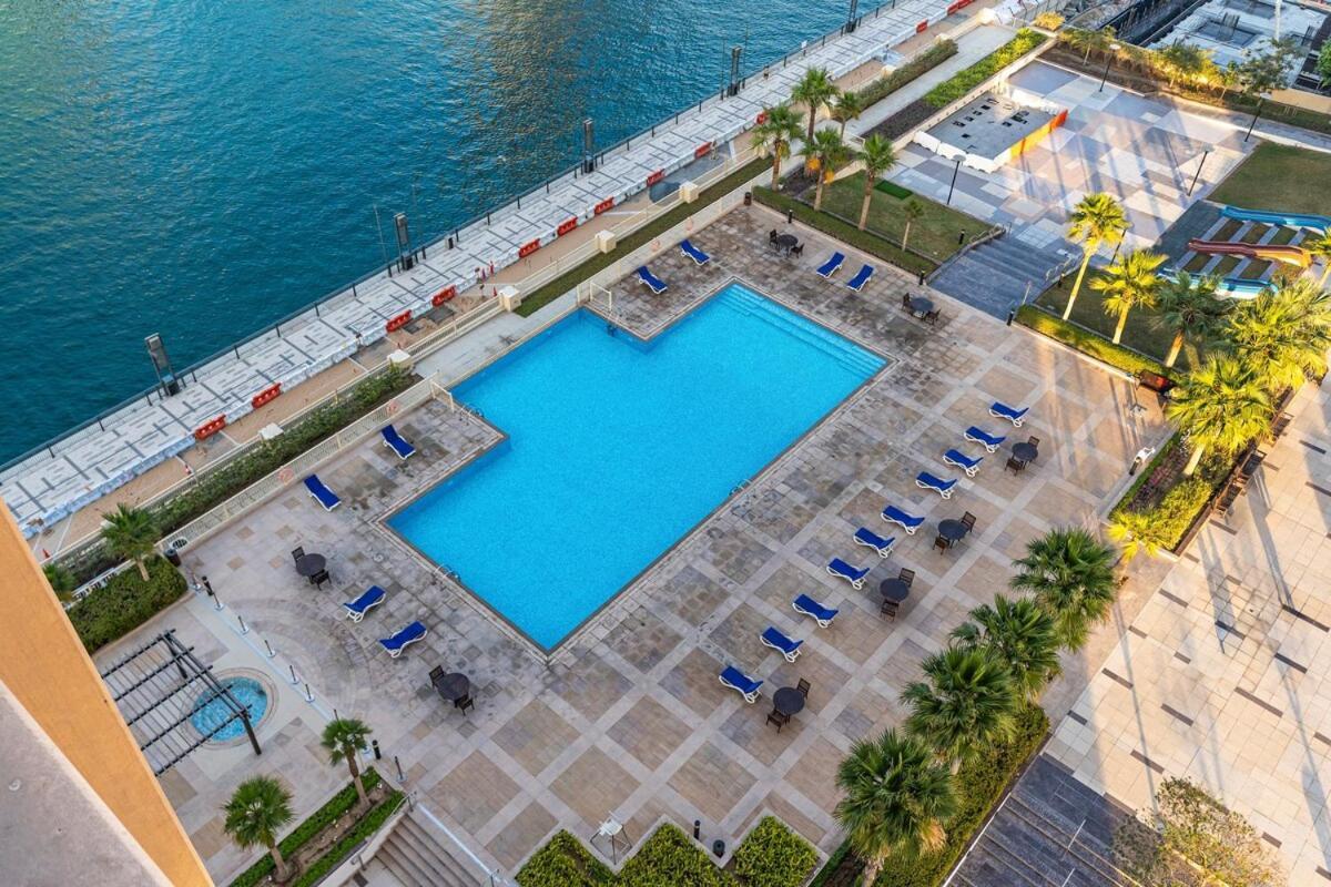 Apartment Lux 1 Bedroom Getaway With Stunning Views, Pool And Gym Dubai