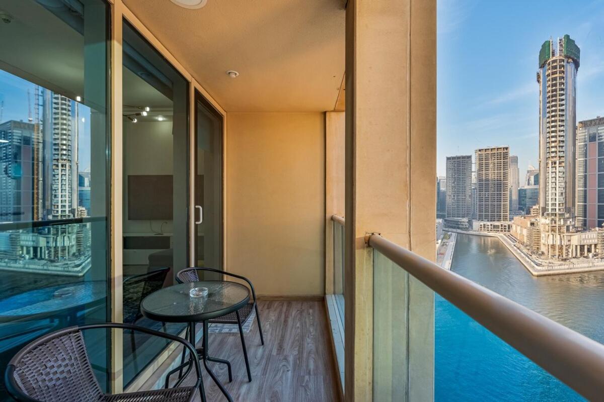 Lux 1 Bedroom Getaway With Stunning Views, Pool And Gym Dubai