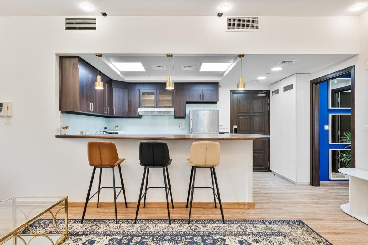 Apartment Lux 1 Bedroom Getaway With Stunning Views, Pool And Gym Dubai