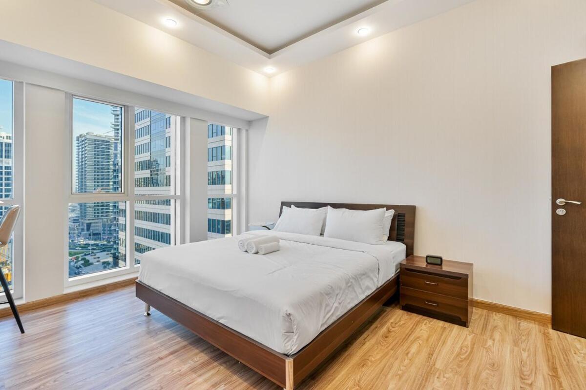 Apartment Lux 1 Bedroom Getaway With Stunning Views, Pool And Gym *