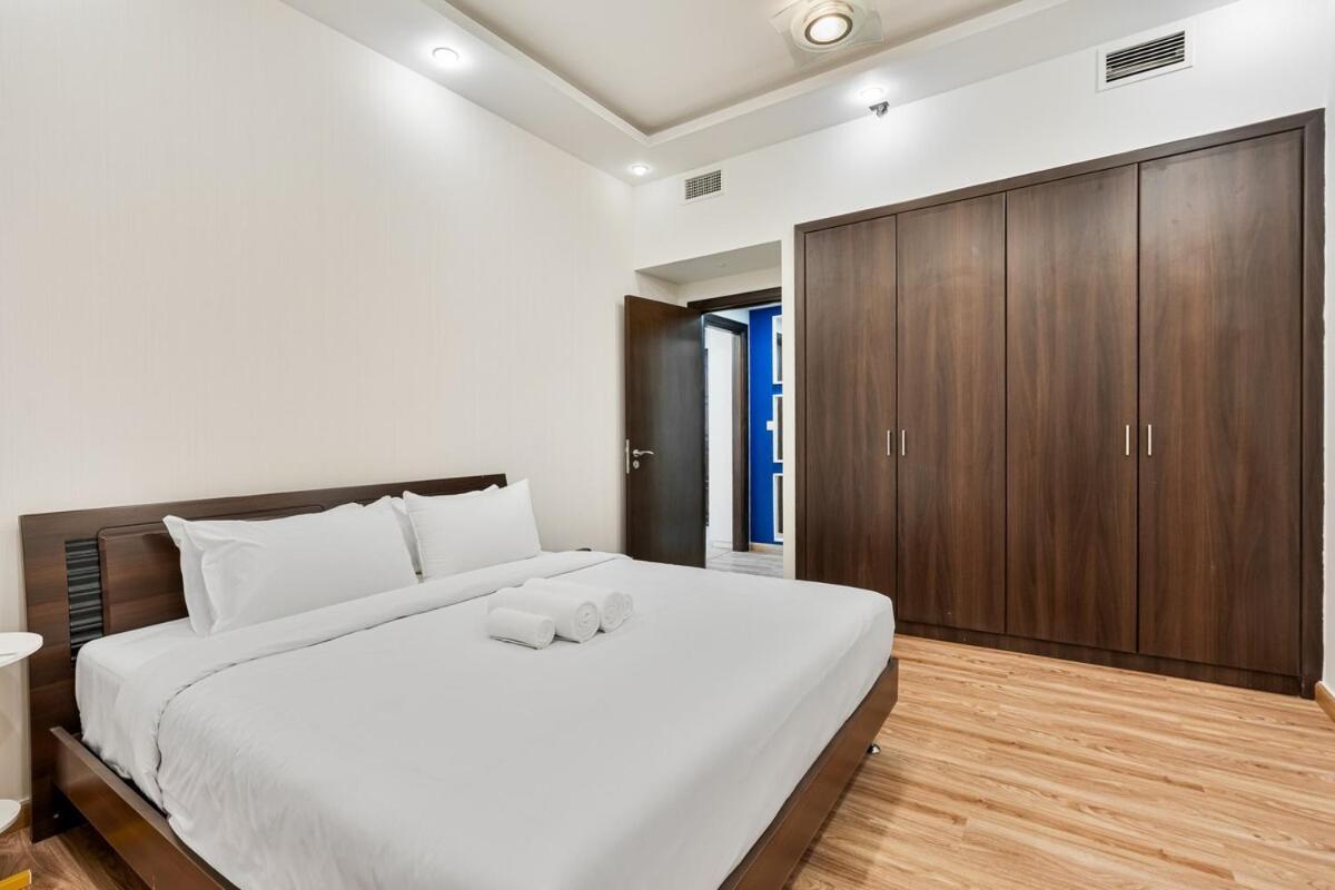 Lux 1 Bedroom Getaway With Stunning Views, Pool And Gym Apartment