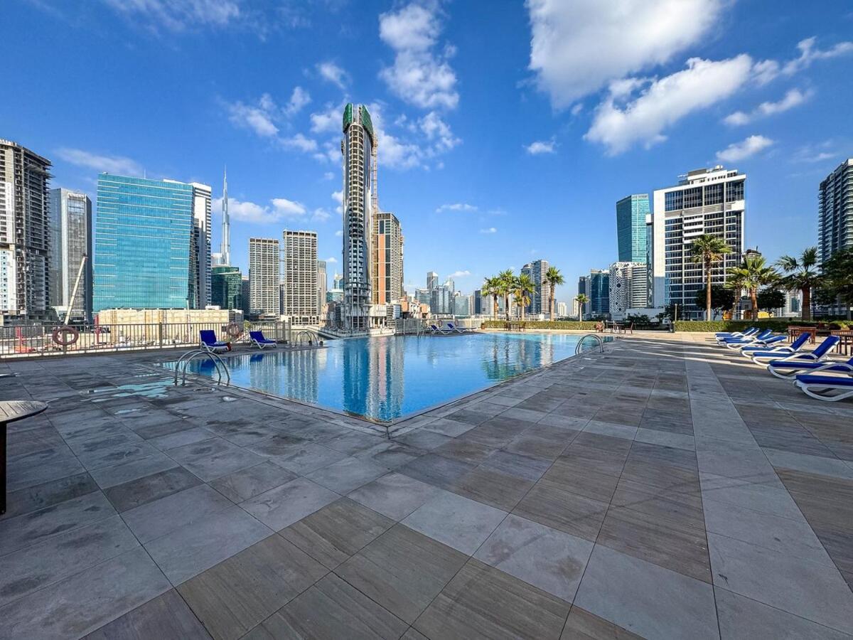 Apartment Lux 1 Bedroom Getaway With Stunning Views, Pool And Gym *