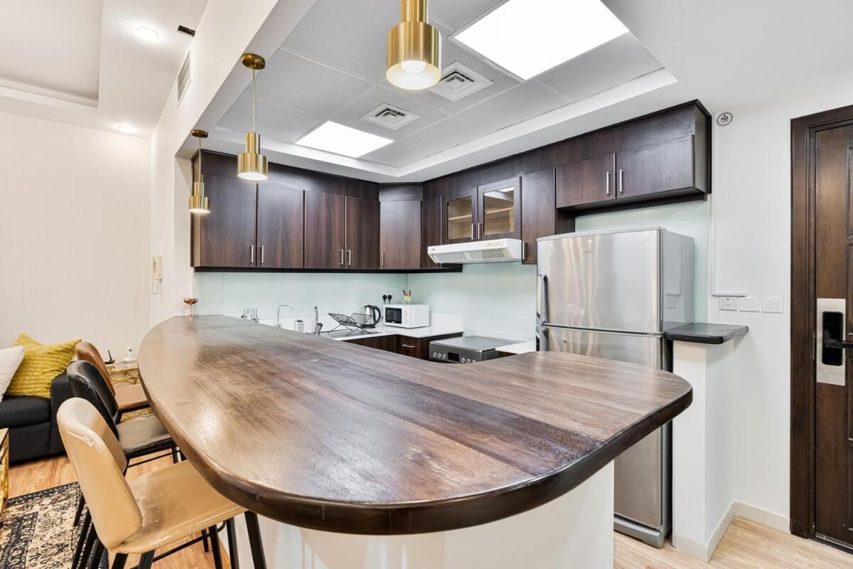 Lux 1 Bedroom Getaway With Stunning Views, Pool And Gym Apartment Dubai