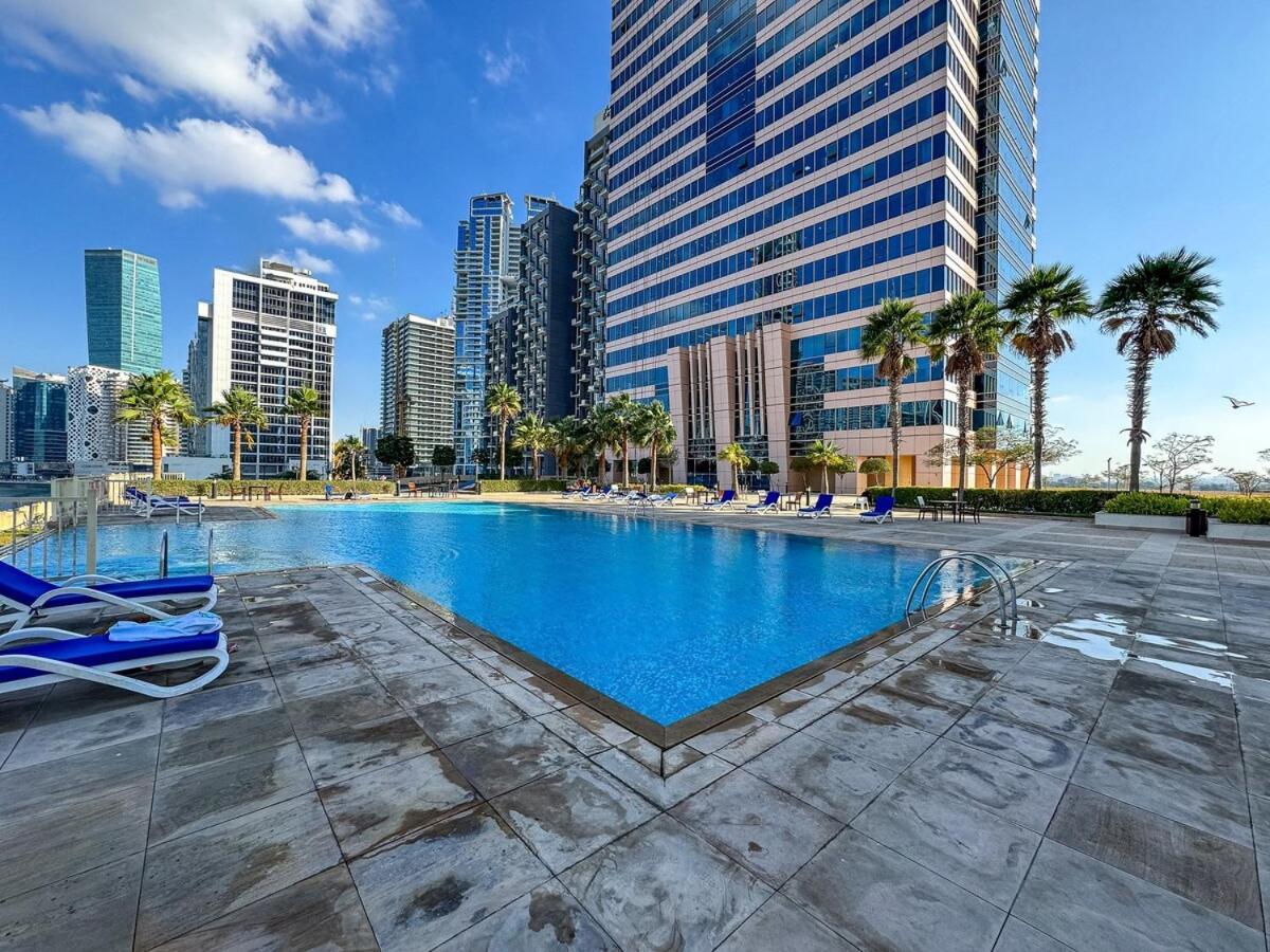 Lux 1 Bedroom Getaway With Stunning Views, Pool And Gym *
