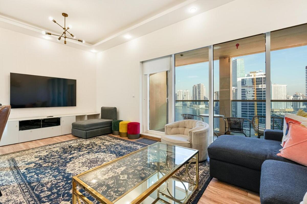 Lux 1 Bedroom Getaway With Stunning Views, Pool And Gym Apartment *