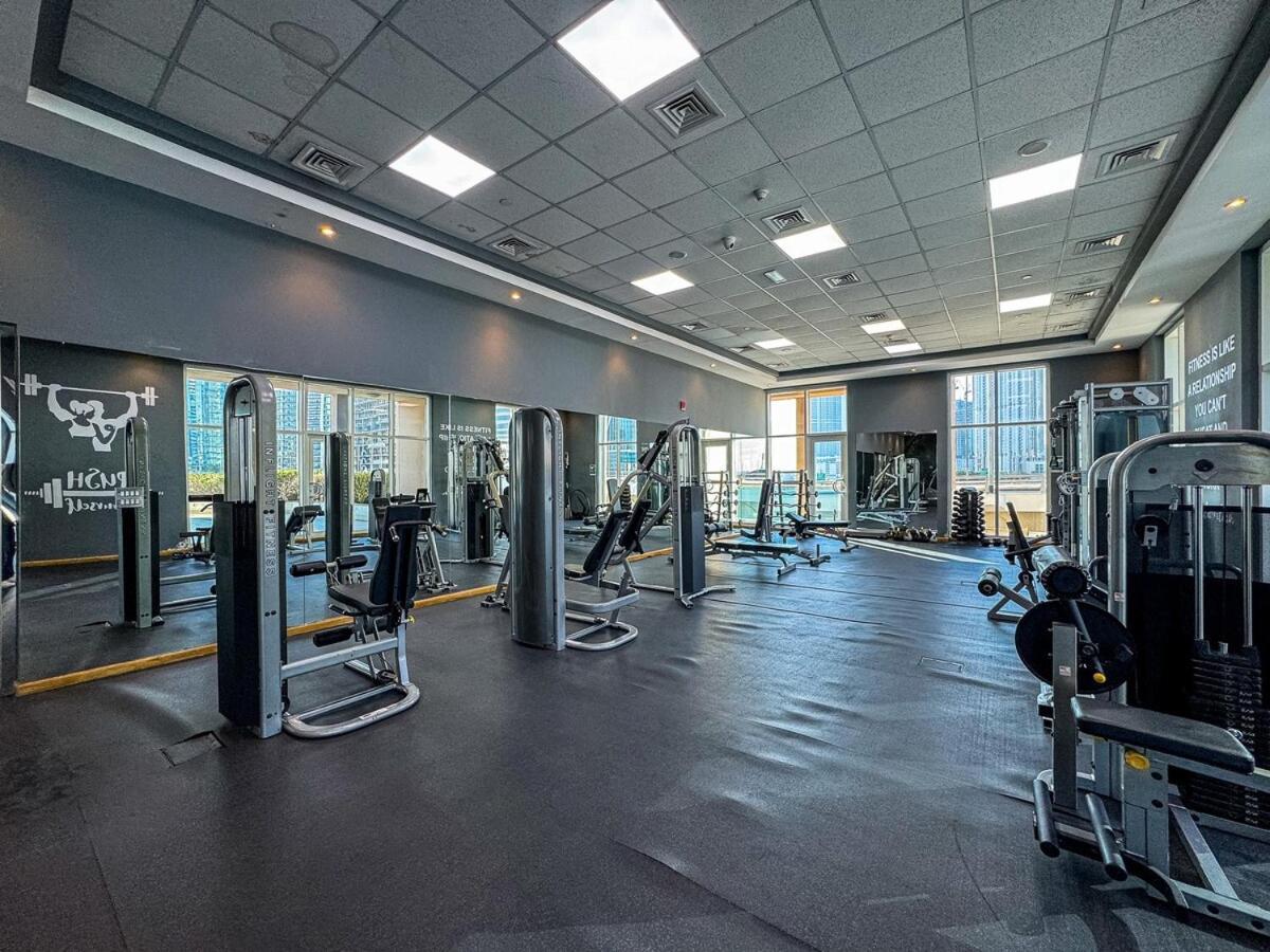Lux 1 Bedroom Getaway With Stunning Views, Pool And Gym Dubai