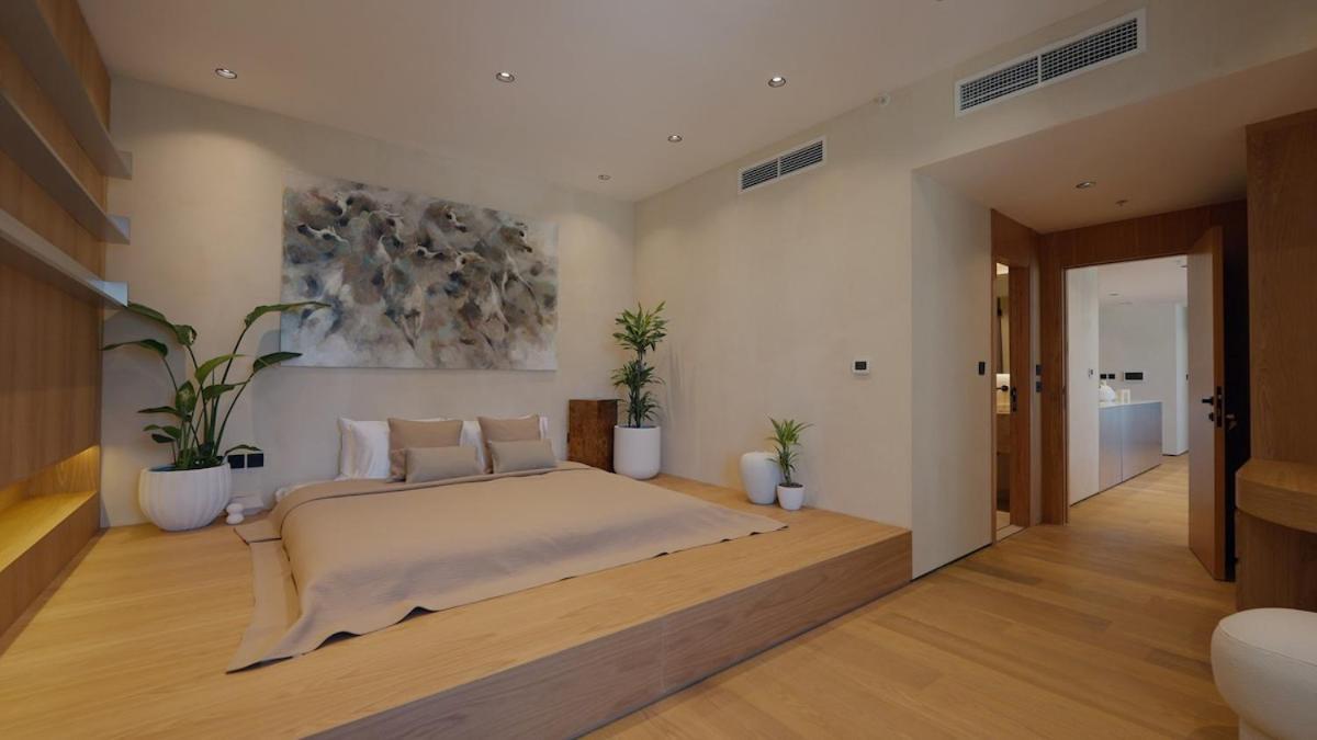 Mori - Luxury Burj Full View