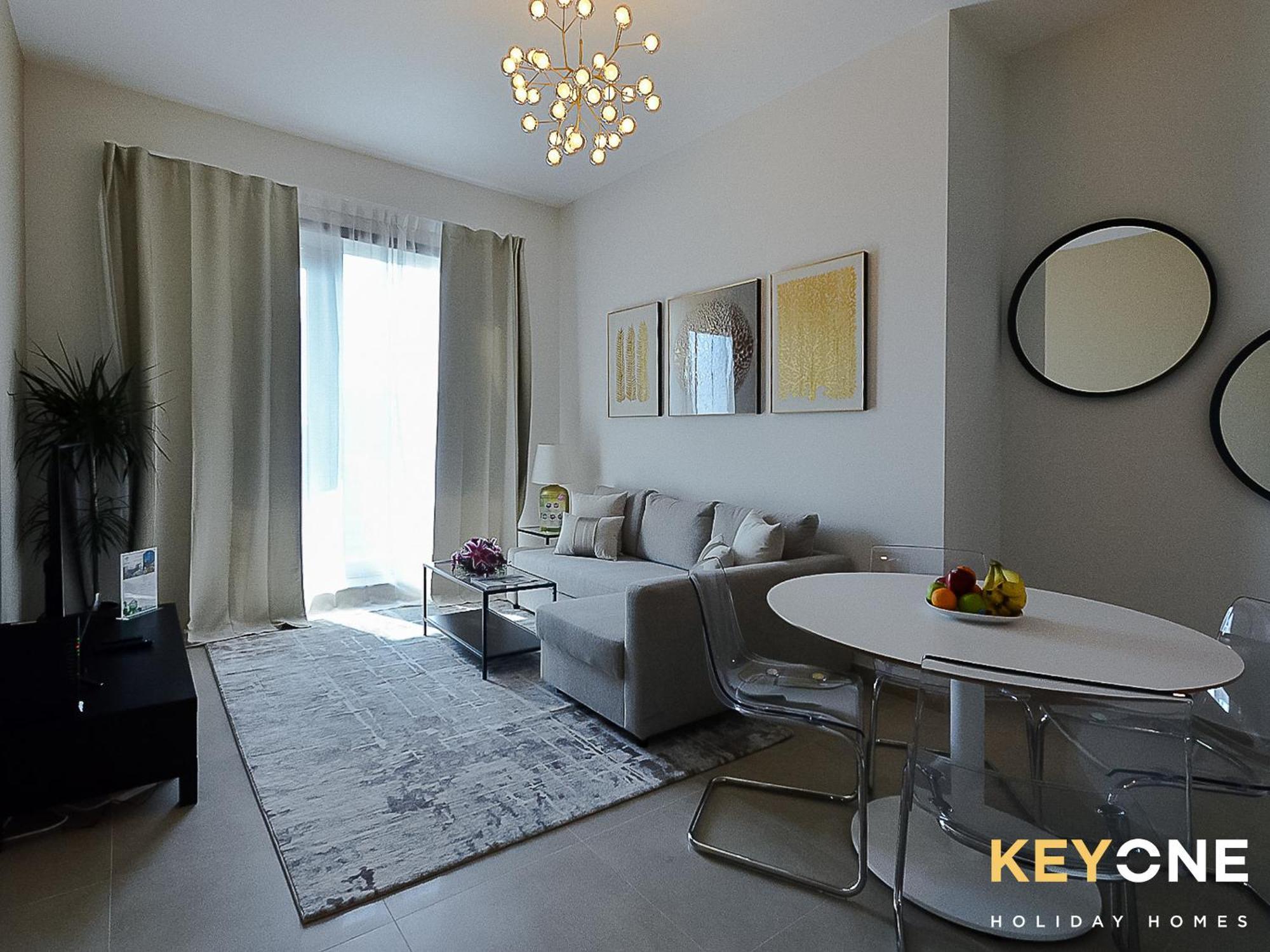 Sophisticated One Bedroom With Full Marina View *