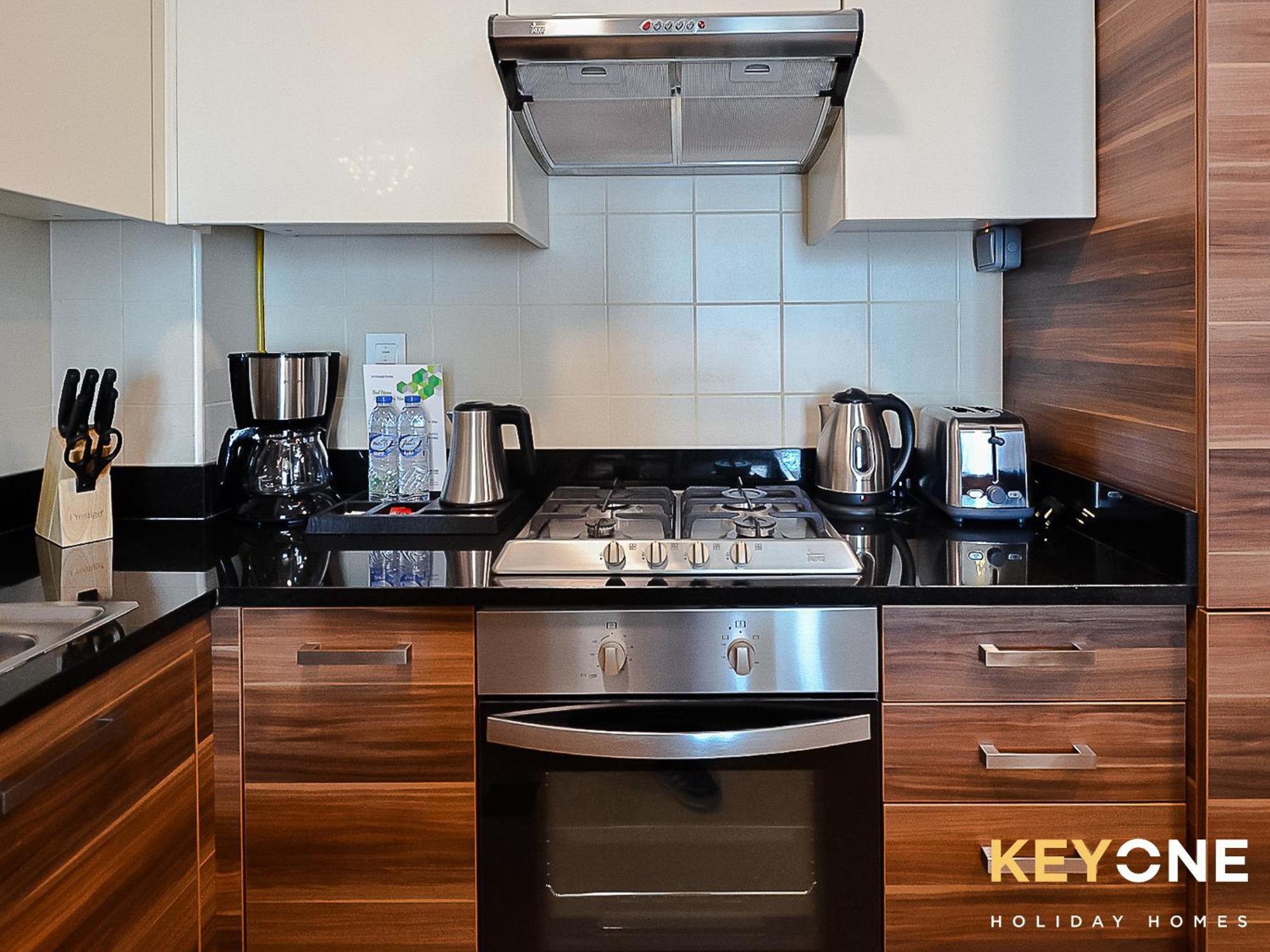 Sophisticated One Bedroom With Full Marina View *