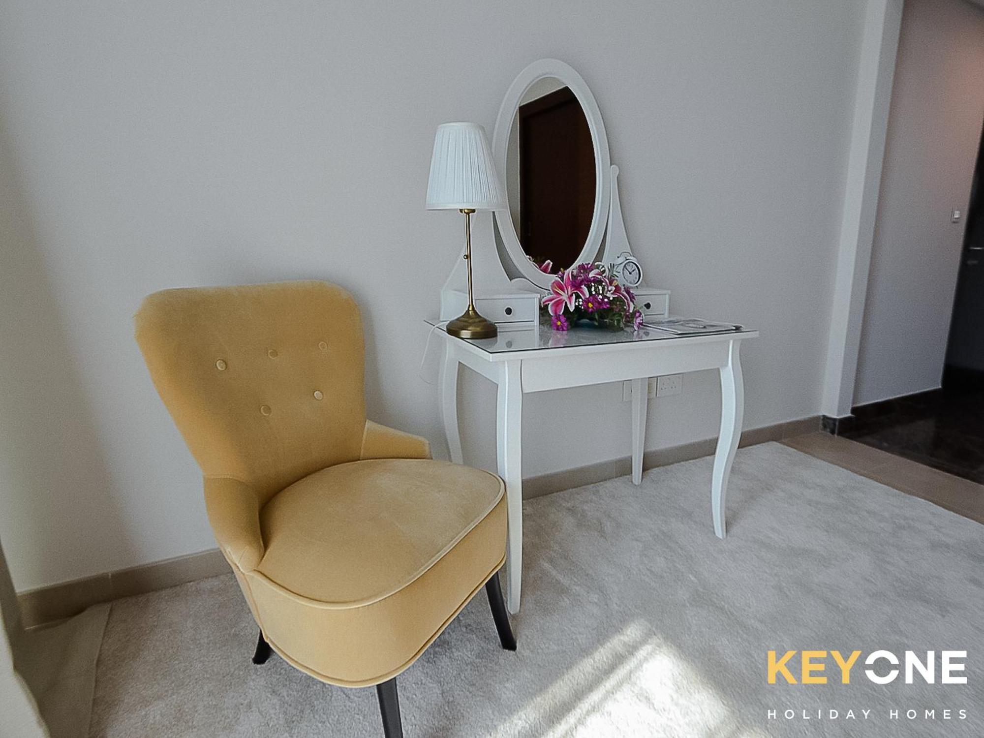 Sophisticated One Bedroom With Full Marina View *